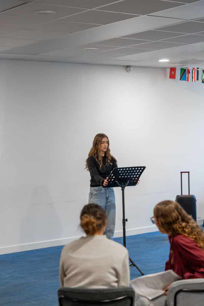 Concours d'éloquence À haute voix 2026 : 18 élèves qualifiés après une première manche réunissant 33 candidats, demi-finale le 11 février à 19h salle Sainte Angèle