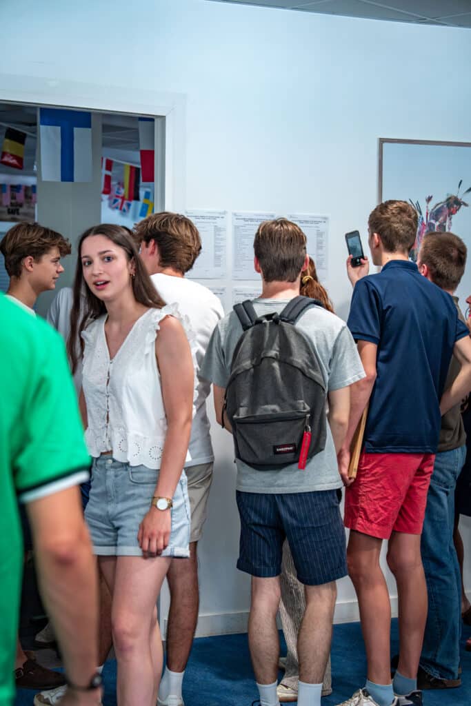 Résultats bac 2026 affichés au lycée Blanche de Castille à Nantes