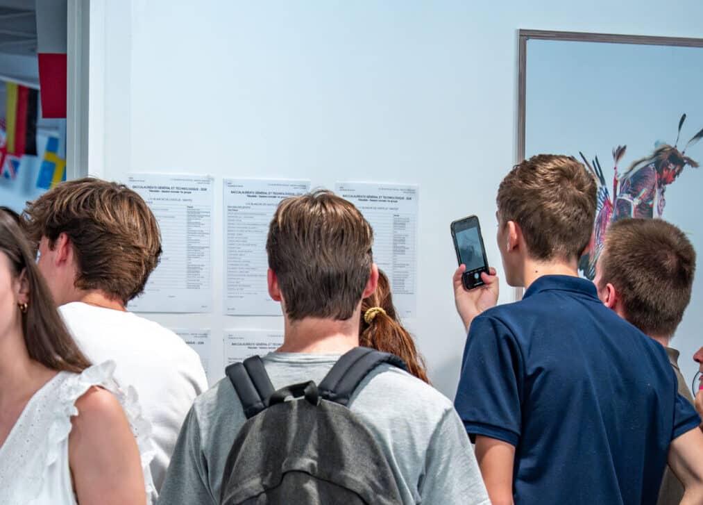 Résultats bac 2026 affichés au lycée Blanche de Castille à Nantes